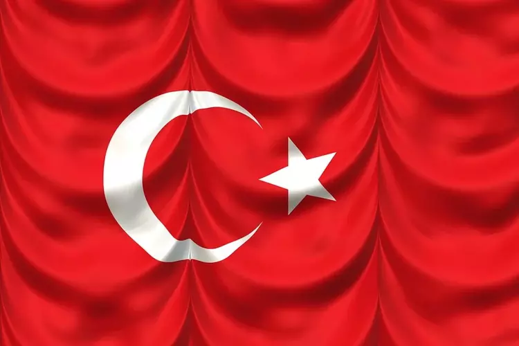 Vlag halfstok voor slachtoffers aardbeving Turkije en Syrië