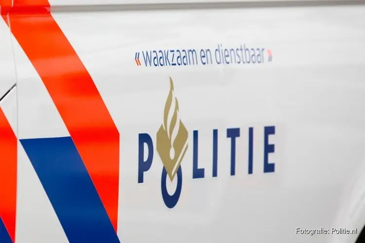 Man aangehouden in woning, politie lost waarschuwingsschot