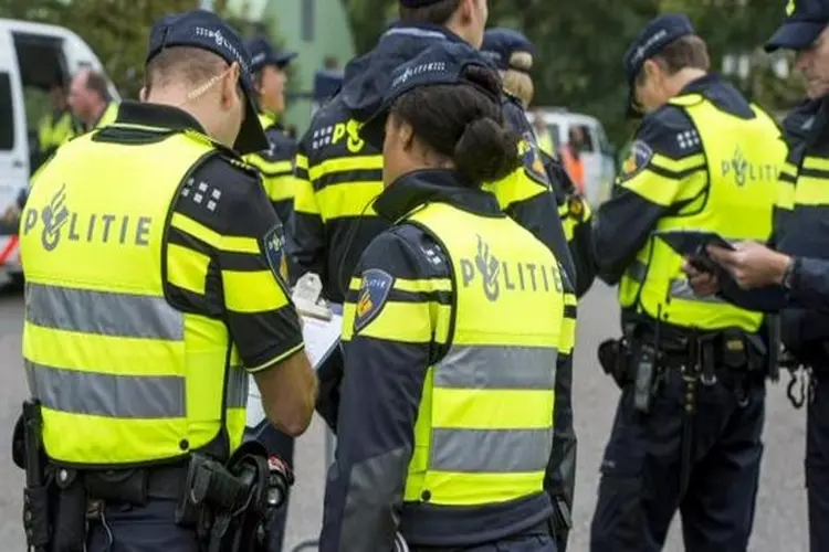 ME opgeroepen voor beëindigen illegaal feest