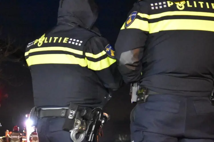 Dronken automobilist raakt rijbewijs kwijt nadat hij dronken vriend ophaalt bij politie