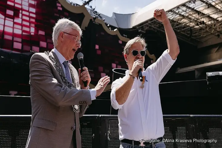 Guus Meeuwis bevorderd tot Officier in de Orde van Oranje-Nassau